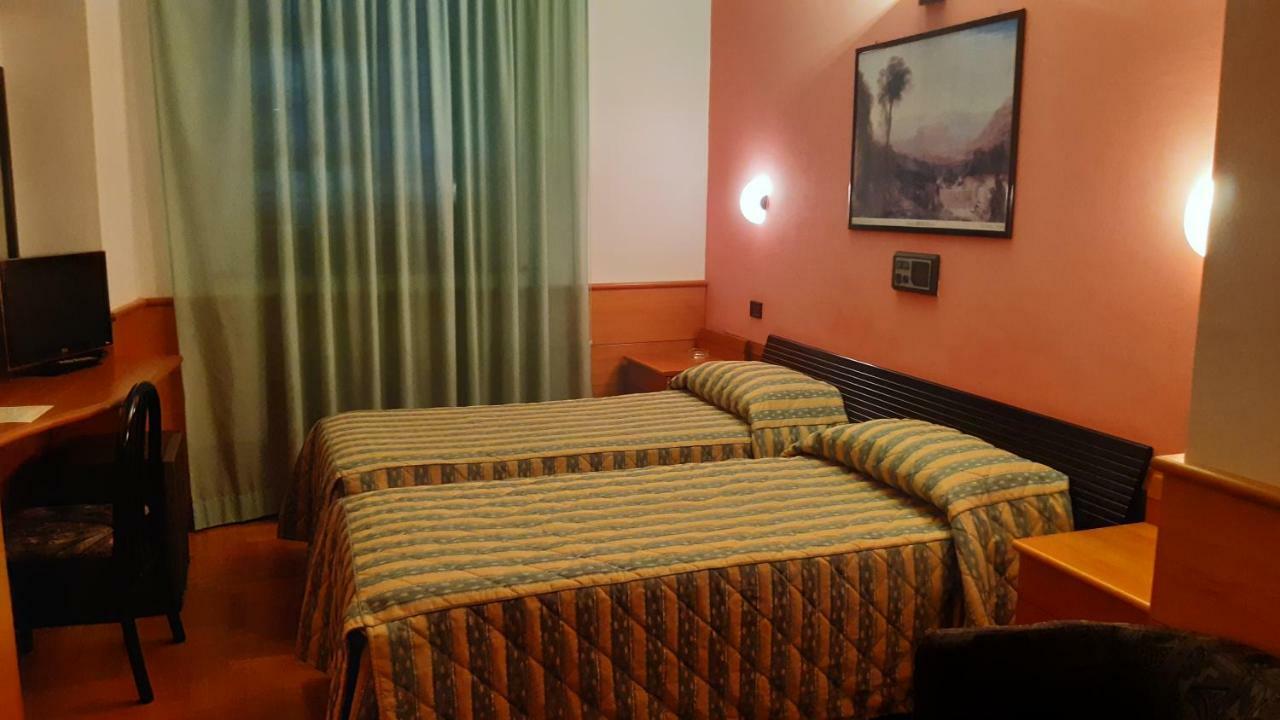 Hotel Valentino Centro Storico 오르비에토 외부 사진