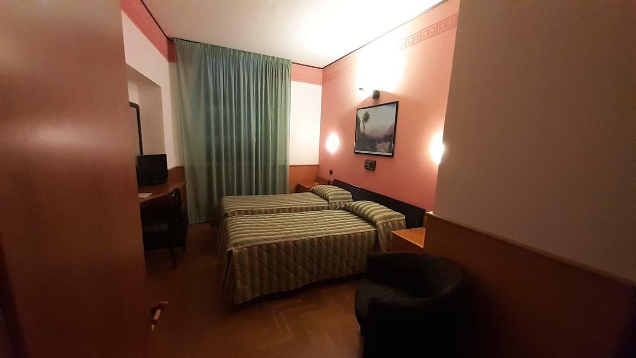 Hotel Valentino Centro Storico 오르비에토 외부 사진